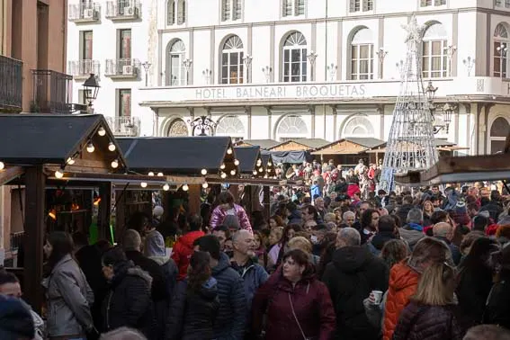 Milers de visitants i 38.000 racions de brou termal repartides consoliden el Mercat de Nadal de Caldes com una cita de referència a Catalunya