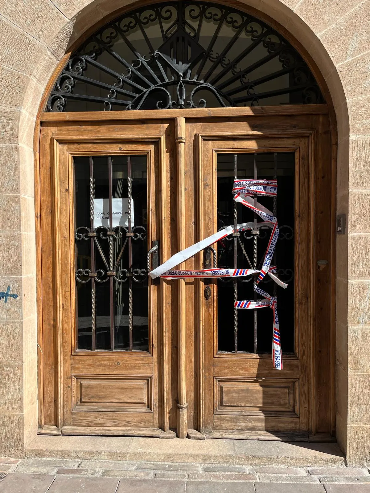 Detingut un home begut per trencar els vidres de tres establiments la nit de dissabte de Carnaval