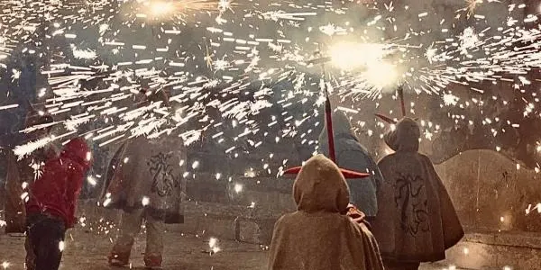 El correfoc dels Diables Petits obre un cap de setmana llarg de celebracions a Altafulla