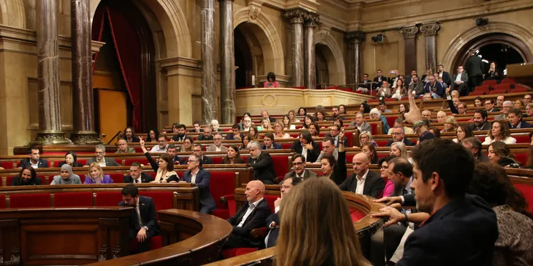 El vot de CUP, ECP i un grup de diputats d'ERC i Junts valida la tramitació de la llei que prohibiria alguns correbous