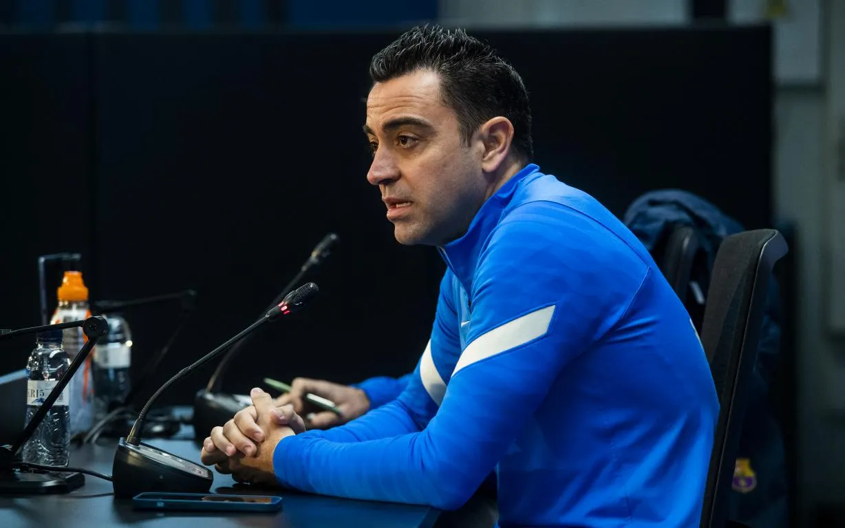 Xavi haurà de quadrar una alineació amb força baixes i riscos de targeta (18:45h)