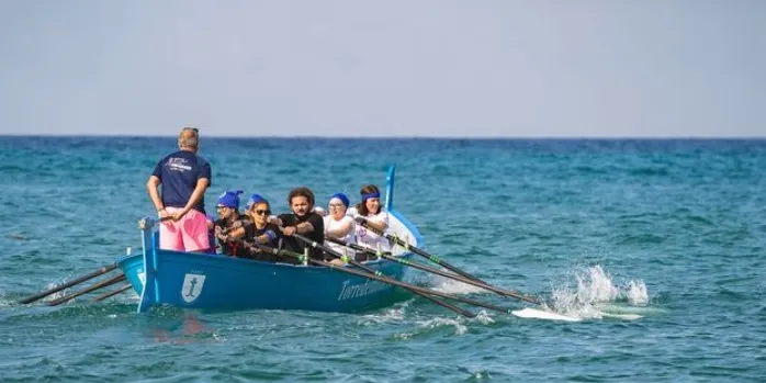 26 embarcacions participen en la Regata d'entitats de Sant Joan