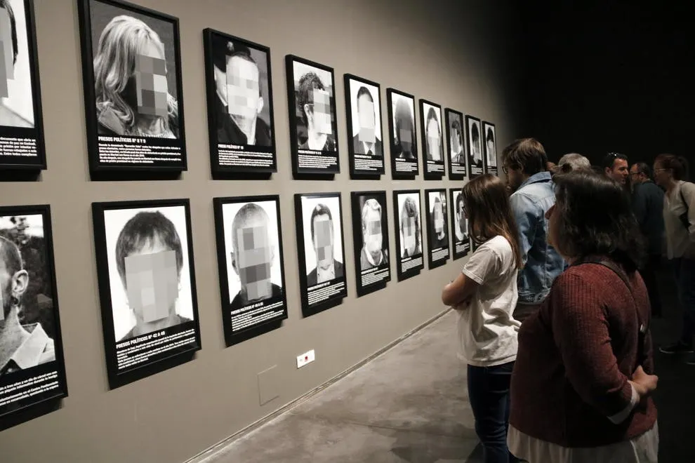 EL MUSEU DE VALLS ACOLLIRÀ L’EXPOSICIÓ «PRESOS POLÍTICS A L’ESPANYA CONTEMPORÀNIA» DE SANTIAGO SIERRA