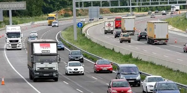 Foment encarrega un estudi sobre la necessitat de trànsit a l'AP-2 i l'AP-7 amb el final dels peatges