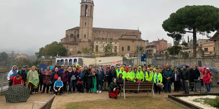170 persones inauguren a Caldes el cicle de passejades per a gent gran «A cent cap als 100»