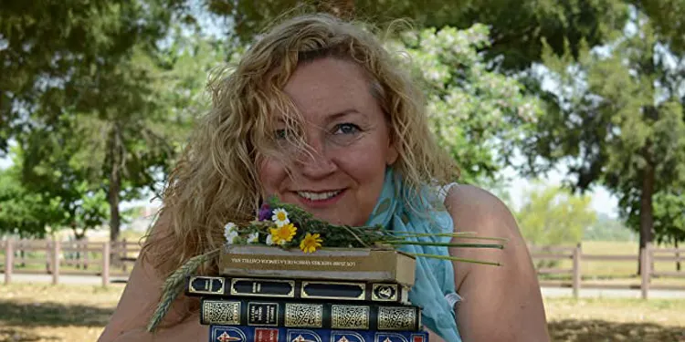 Montse Arispón presenta su tercer poemario en la «Linterna de Utrera»
