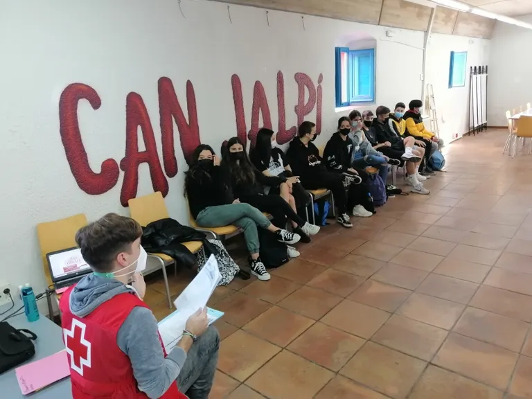 60 joves comencen la formació de premonitors/es a l'Espai Jove Can Jalpí