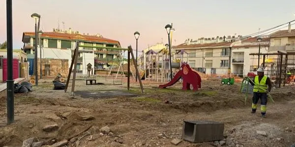 Es reprenen les obres a la xarxa d’aigües de Baix a Mar i a la plaça dels Vents