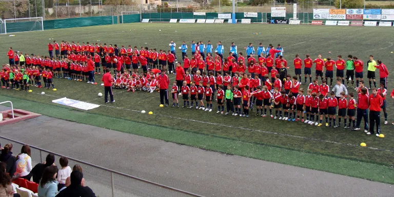 El camp de futbol s'omple per la presentació dels equips de l'EDFOR i la Seu F.C.