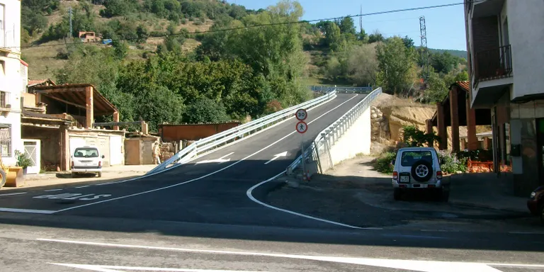 Obert al trànsit el pont del Serrat de la Capella