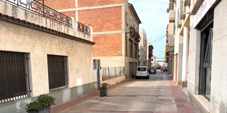 Dilluns començaran els treballs d'instal·lació de pilones al carrer Vendrell de Roda de Berà