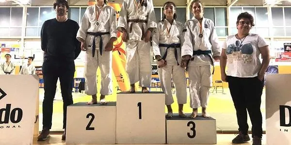 L’altafullenca Zoe Iglesias es penja la medalla d’or en la Super Copa Catalana Infantil de Judo