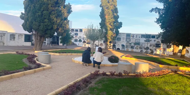 El cementiri municipal estrena una zona per a famílies que han perdut els fills abans o poc després del part