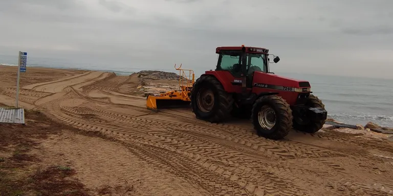 L’Ajuntament comença el condicionament de les platges de cara la temporada d’estiu