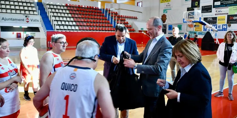 Lear i Repsol renoven el seu compromís amb el CB Valls a favor del bàsquet inclusiu
