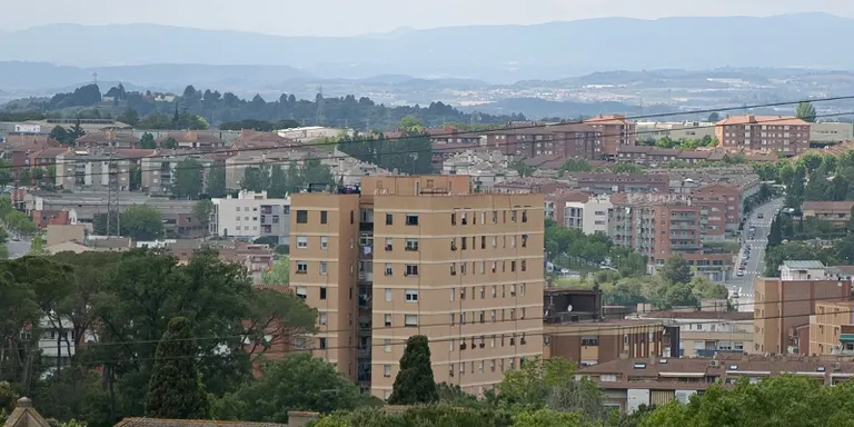L'Ajuntament compra tres pisos que ja han estat adjudicats a famílies amb risc d'exclusió social