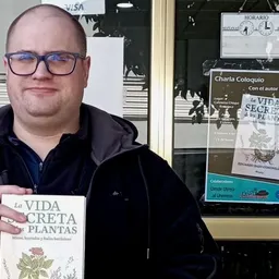 El biólogo Eduardo Bazo habla de su último trabajo en ‘La linterna de Utrera’ - episode art