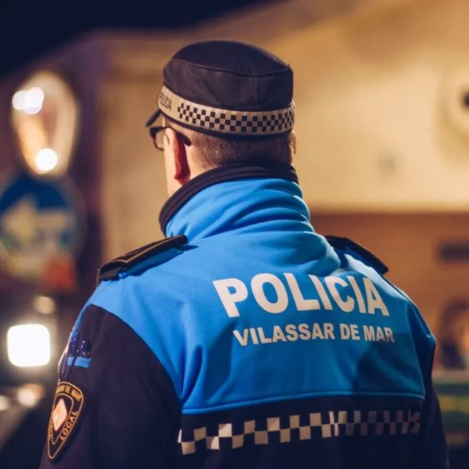 Detinguts tres joves que feien botelló per resistència i agressió a la Policia Local