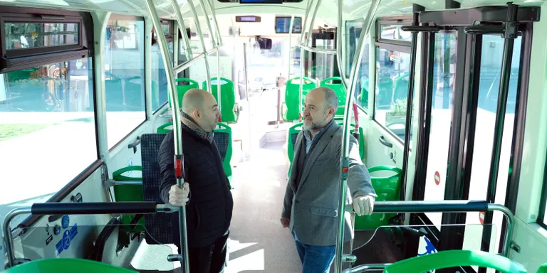Cambrils renova la seva flota de tres autobusos urbans amb vehicles més moderns