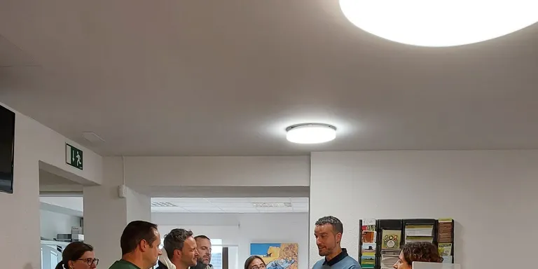 La Plataforma Pagesa del Solsonès lliura un manifest amb les principals reivindicacions del sector a l'Oficina Comarcal del Departament d'Acció Climàtica