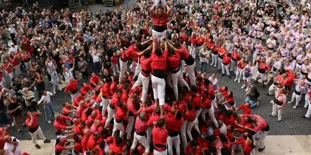 La Joves de Valls torna a portar el pilar emmanillat a la Mercè