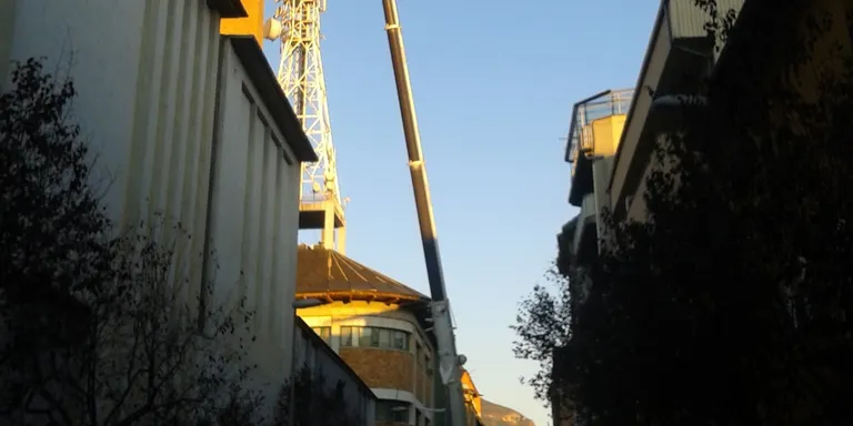 La Cooperativa Cadí rehabilita la xemeneia principal de la fàbrica