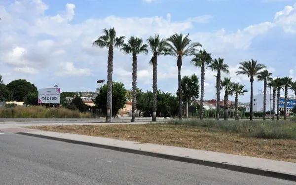 Torredembarra fa oficial la transmissió dels terrenys on s'ha de construir la futura comissaria dels Mossos d'Esquadra