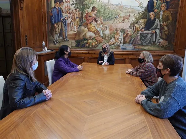 Conveni entre l’Ajuntament de Valls i la URV per un programa de voluntaris universitaris
