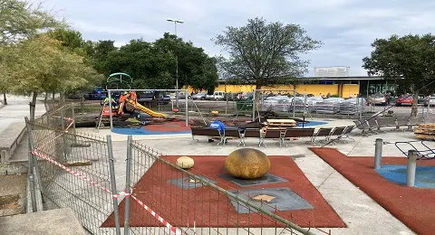 EL AYUNTAMIENTO ADECENTA EL PARQUE INFANTIL DEL PASEO RAMÓN IRIBARREN