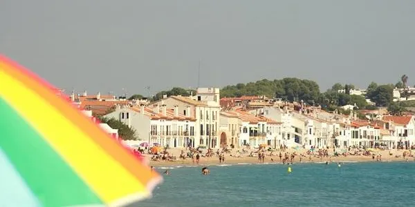 La UGT i la plataforma SOS Socorrisme denuncien la mala praxi dels consistoris catalans en la contractació del servei de socorrisme