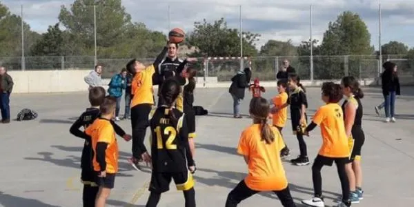 El Bàsquet Baix Gaià manté l’aposta pel bàsquet a les escoles