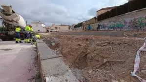 Avancen les millores a la plaça dels Pins