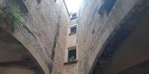 L’Ateneu de Dones enceta el programa commemoratiu del Dia Internacional de les Dones amb les visites al Castell