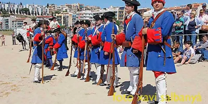 Els Miquelets han tornat a desembarcar a Arenys aquest cap de setmana