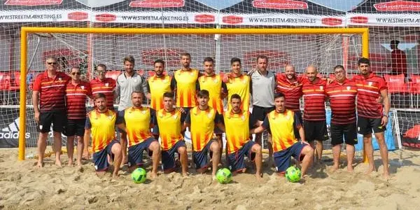 El trio de plata assoleix la quarta posició al Campionat d’Espanya de Futbol Platja amb la Selecció Catalana