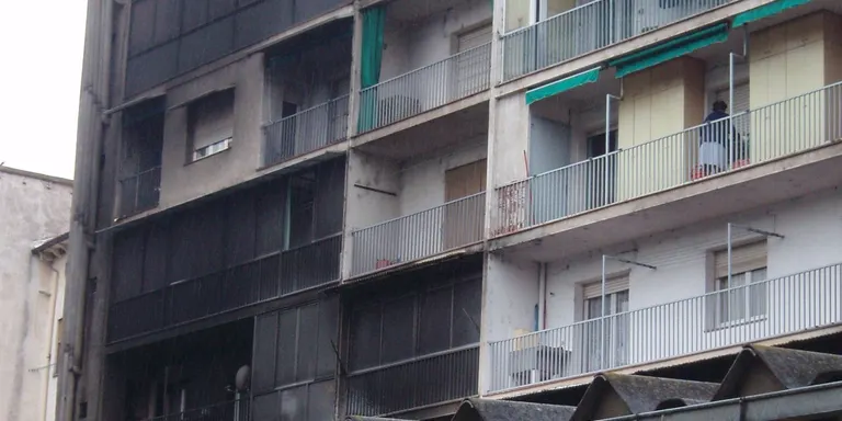 Incendi en un edifici de l'avinguda del Salòria de la Seu