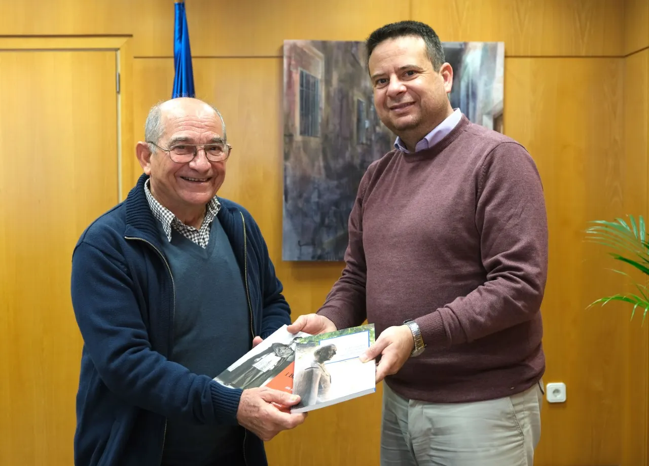 L’alcalde de Cambrils es reuneix amb el missioner cambrilenc Cristí Savall Berenguer  