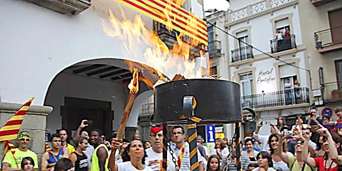Més d’un centenar d’arenyencs pujaran a Coll d’Ares per recollir la Flama del Canigó