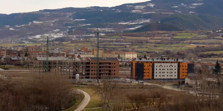 Progrés demana que es torni la fiança a les persones que descartin la compra dels pisos de l'Horta del Valira