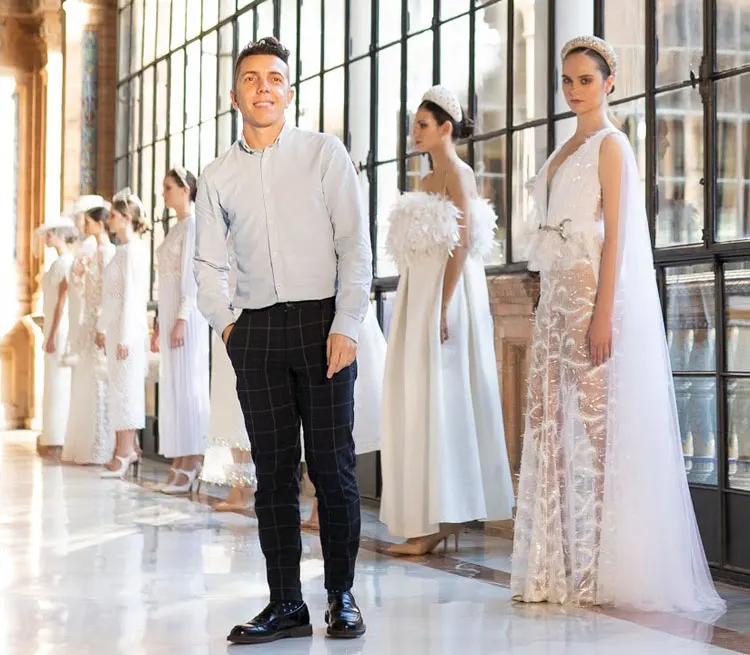 Alejandro Postigo presenta su nueva colección nupcial en «SIQ, Sevilla Handcraft & Fashion»