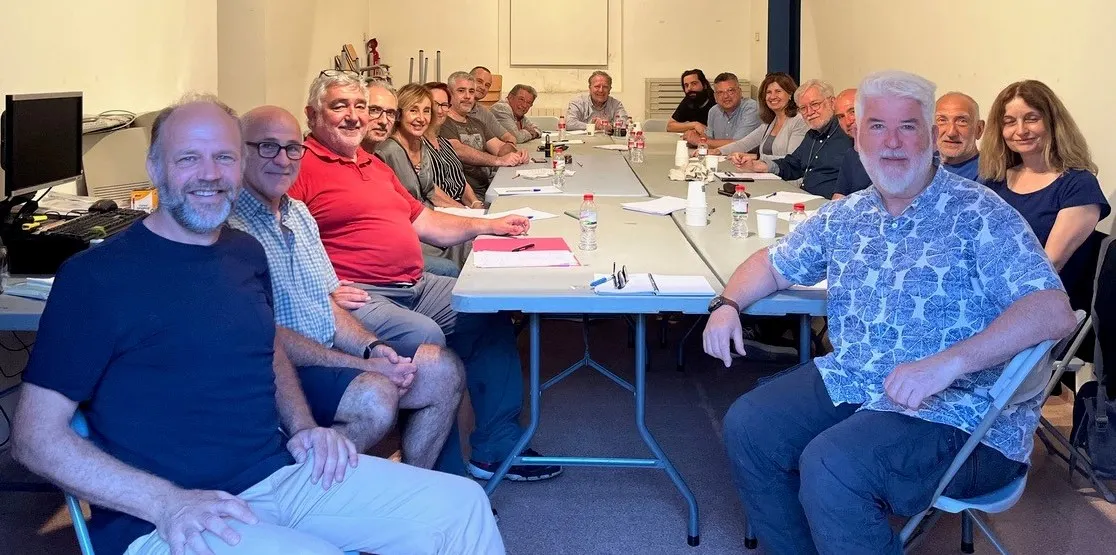 Una vintena de persones participen a la reunió constitutiva del Grup Motor Obrim el Museu de la Marina
