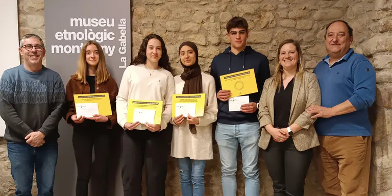 L’Ajuntament d’Arbúcies entrega els Premis de Recerca a quatre alumnes de l’Institut Montsoriu