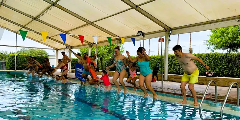 La piscina d'esbarjo obre només els caps de setmana aquest estiu