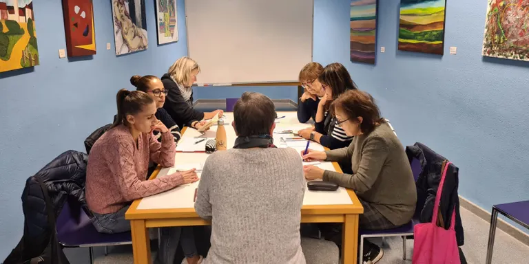 La Biblioteca de Cambrils fomenta la lectura en català amb un club de lectura fàcil per a aprenents de la llengua