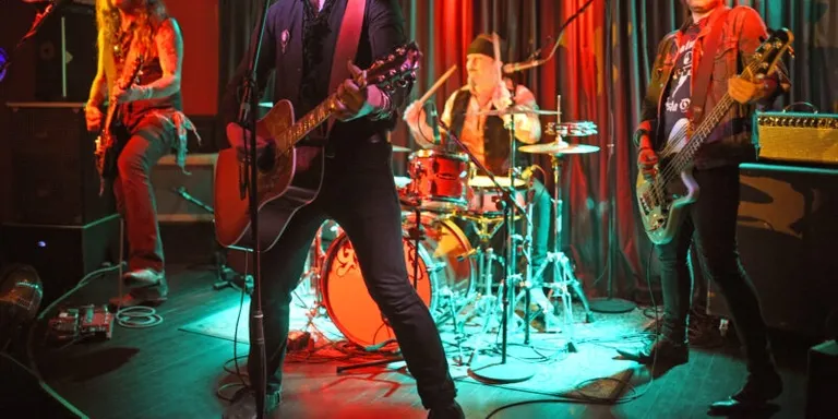 El rock de Guttercats arriba a La Traviesa aquest diumenge
