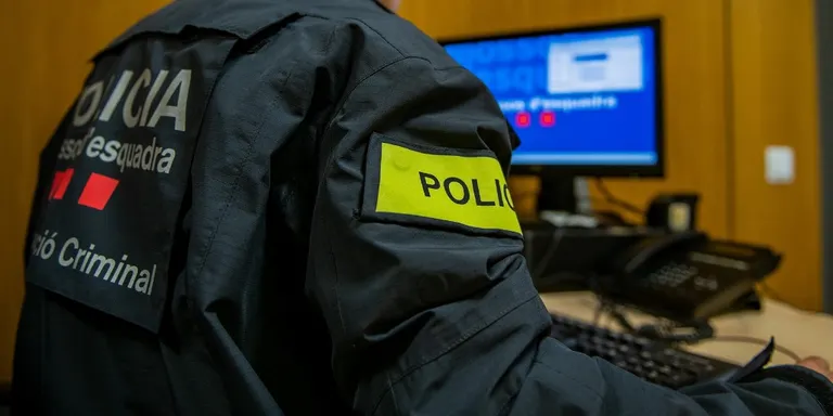 Detingut un home a Tarragona per estafa i falsificació