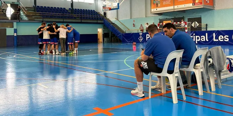 Marc Fabregat deixa la banqueta del CN Caldes masculí de bàsquet després de 5 anys i entrenarà el femení