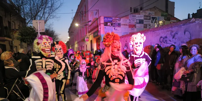 Un total de 13 comparses desfilaran en la gran rua de Carnaval