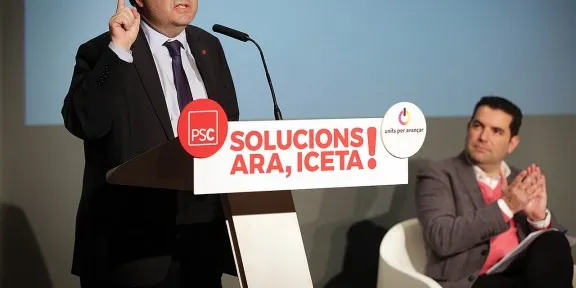 Xavier Amor participa en un acte del PSC que aplega alcaldes i regidors