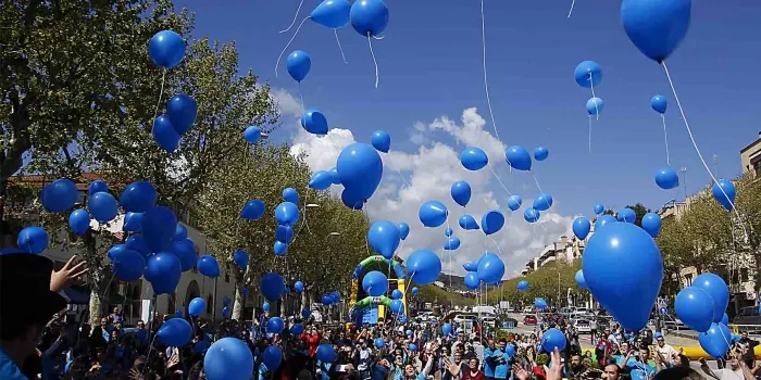 Èxit de la festa 'Tots som Blaus' per conscienciar sobre l'Autisme